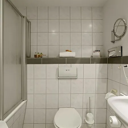 Готель Western Airport 4*
